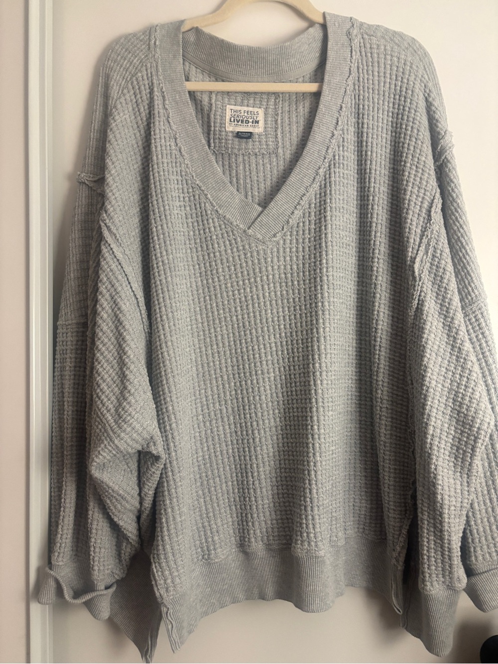 American Eagle Women's Light Gray V-Neck Waffle Knit Sweater